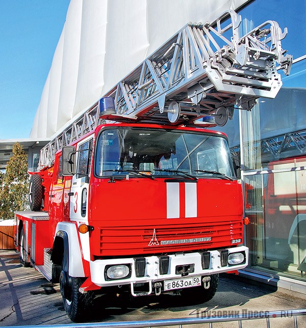 [b]Magirus-Deutz 232D15 с 50-метровой автолестницей DL 50[/b] до сих пор используется в Подмосковье