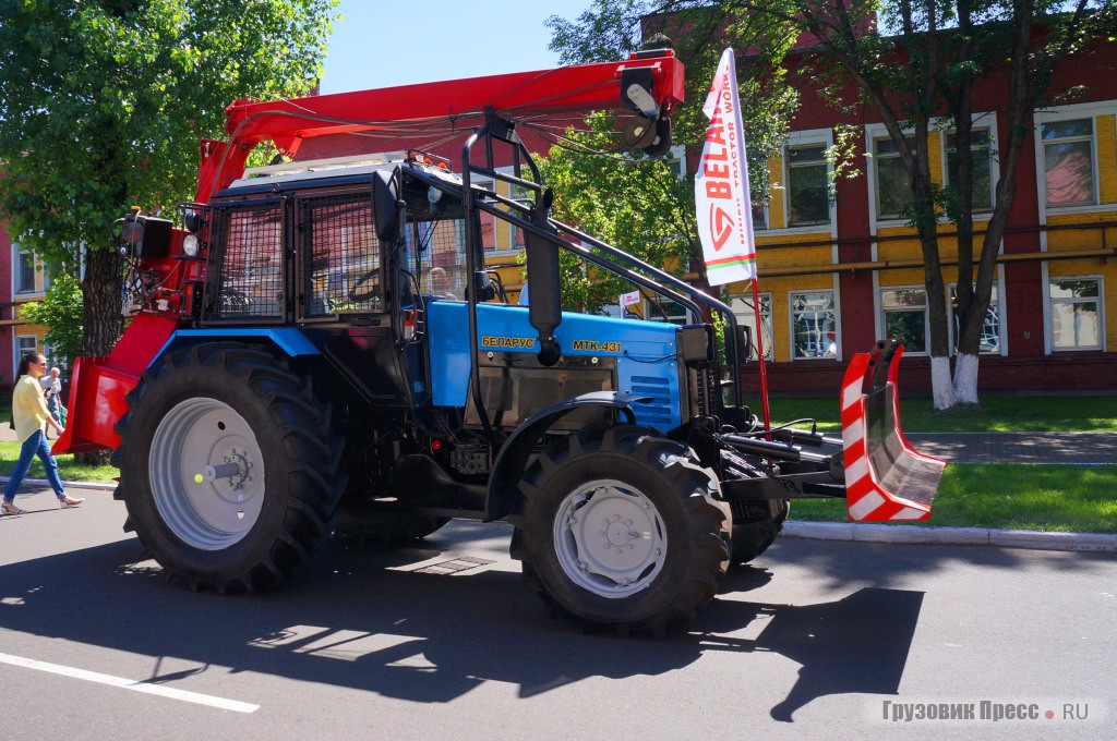 МТК-431 - на выставках сей агрегат постоянно в рабочем состоянии, так что с радостью отснял его в транспортном положении