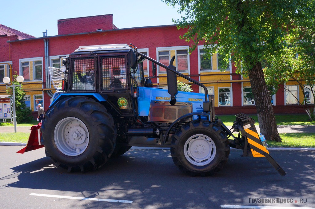 МУЛ-1221 - вы обратили внимание, что лесозаготовительная техника теперь выпускается на МТЗ не как трактор "Беларус" и набор причиндалов к нему, а как готовое изделие с собственным обозначением?