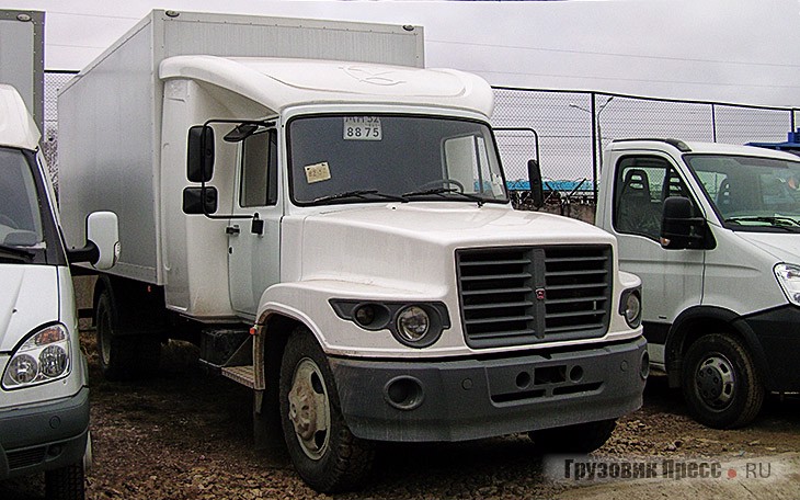 Следующая работа того же автора – каркасный фургон «Профит» на базе ГАЗ-3310 «Валдай», послуживший прототипом дизайна закабинных отсеков от «Чайки-Сервис»