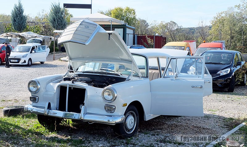 Этот Mercedes-Benz 230S W110 выпуска 1967 г. достался владельцу в качестве оплаты за труд в Германии