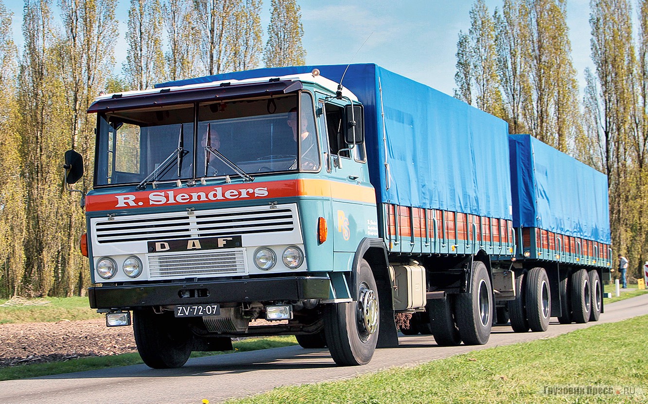 Революция в сфере международных перевозок – [b]DAF FA2600DKA со спальной кабиной[/b]. Год выпуска 1970-й. Оснащён 6-цилиндровым 11,6-литровым дизелем DAF DKA 1160 мощностью 237 л.с. при 2200 об/мин. Коробка передач –12-ступенчатая ZF AK 6/90. Масса транспортного средства – 7540 кг, полная масса автопоезда – 40 т