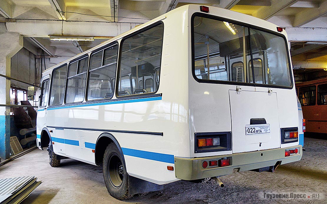 Новейший автобусный экспонат музея – этот ПАЗ-32051-110 (32051R). До 2010 года этот автобус работал на маршрутах Видновского ПАТП, а при выводе последних представителей модели из эксплуатации был оставлен для музея, и восстановлен для музея на ремонтном предприятии