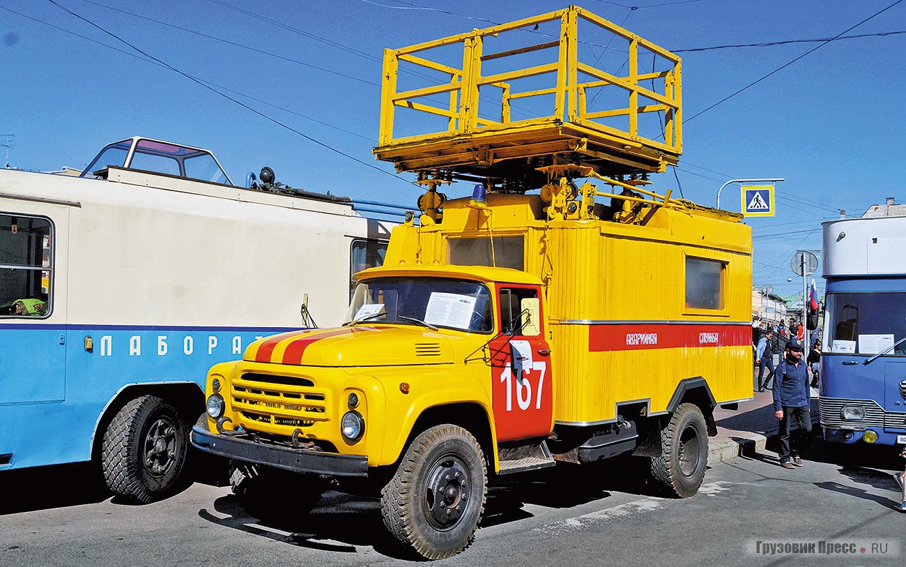 [b]ЗИЛ-431410 АТ-76, 1987 г.[/b] Автобашня АТ-76 для ремонта контактной сети на шасси ЗИЛ-431410 выпускали в Ленинграде. До попадания в музей городского электрического транспорта эта машина оставалась последней вышкой такого типа в Санкт-Петербурге