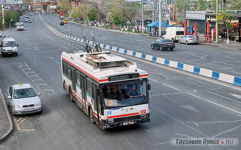 Последний из 4 действующих французских троллейбусов Renault ER112 на проспекте Аршакуняц