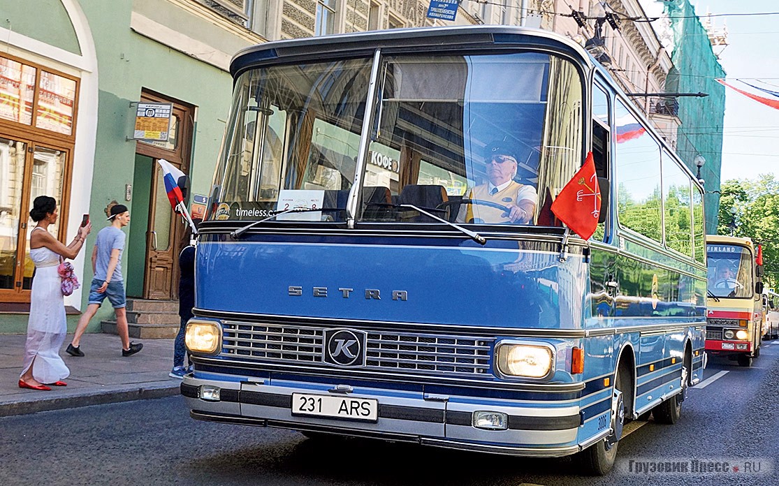 Пару ей составила «коротышка» следующего поколения, [b]Setra S80[/b] 1976 года. Новая машина работала в Дании и была выкуплена там эстонцами для последующего восстановления