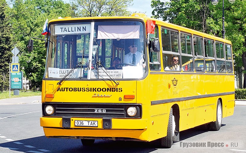 Ещё один новый гость парада от эстонской стороны – этот [b]Ikarus 260.37[/b], сохранённый в Таллинском автобусном парке после вывода этой модели из эксплуатации. Автобус даже сохранил оригинальные эстонские госномера 036 ТАК – специальной серии для Таллинского АП