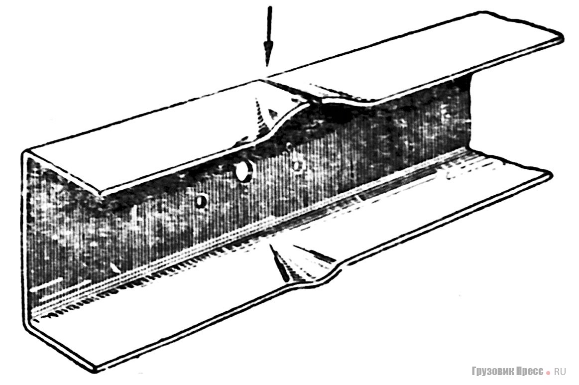 Характерное повреждение лонжерона рамы ЗИС-585Д со вздутиями и трещиной в верхней горизонтальной полке