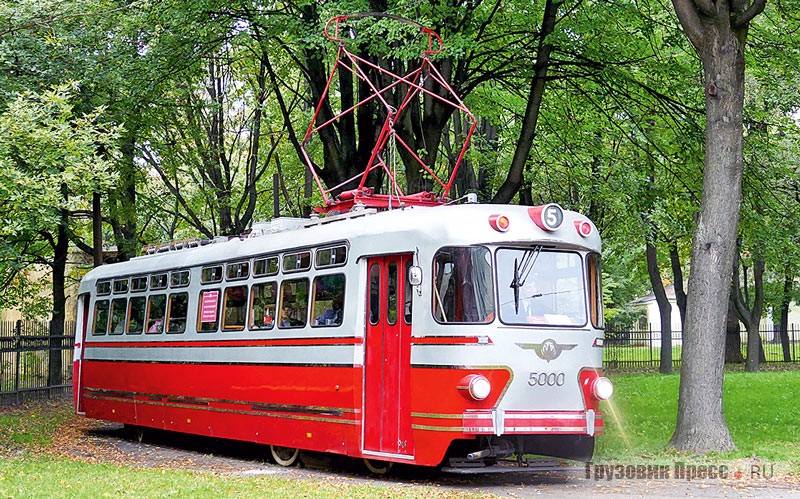 Трамвай-кафе ТС-76, представляющий собой реплику «стиляги» ЛМ-57