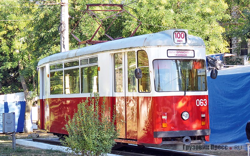 К 100-летию трамвая в Евпатории был установлен памятник в виде двухосного вагона Gotha B57
