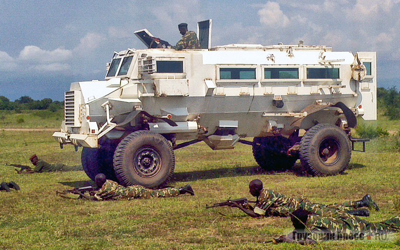 Южноафриканская Республика является одним из родоначальников бронеавтомобилей класса MRAP. Одни из наиболее типичных представителей данной школы – броневики [b]Casspir[/b] (первый снимок) и Gila MBPV (второй снимок) производства фирмы IVEMA