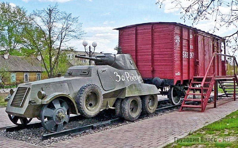 Тяжёлые пушечные бронеавтомобили БА-11 на укороченном шасси ЗИС-6 (ЗИС-34) действительно использовали в качестве разведывательных бронедрезин в составе бронепоездов. В 1940–1941 годах построили всего 16 таких машин, и ни одна не сохранилась