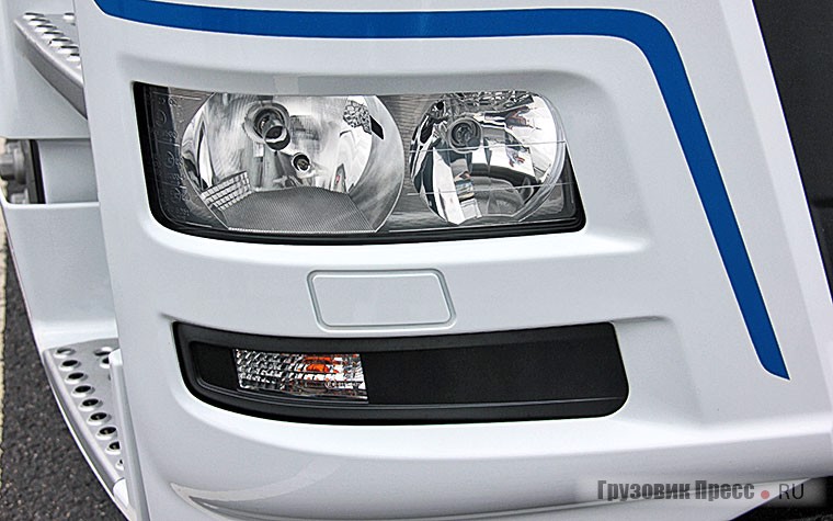 Собственное оборудование грузовика, в том числе внешние световые приборы, стандартное работает от напряжения 24 В