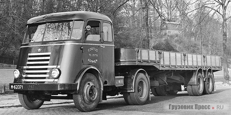 Один из первых седельных тягачей DAF T60. Полуприцеп, разумеется, тоже производства DAF. 1950 г.