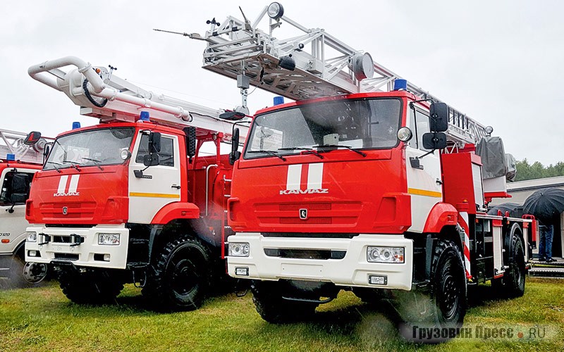 Торжокская «Пожтехника» представила полноприводные машины, разработанные в 2017 году: модернизированную пожарную автолестницу [b]АЛ-30 (КАМАЗ-43502)[/b] и пожарный пеноподъёмник [b]ППП-37 (КАМАЗ-65222)[/b]
