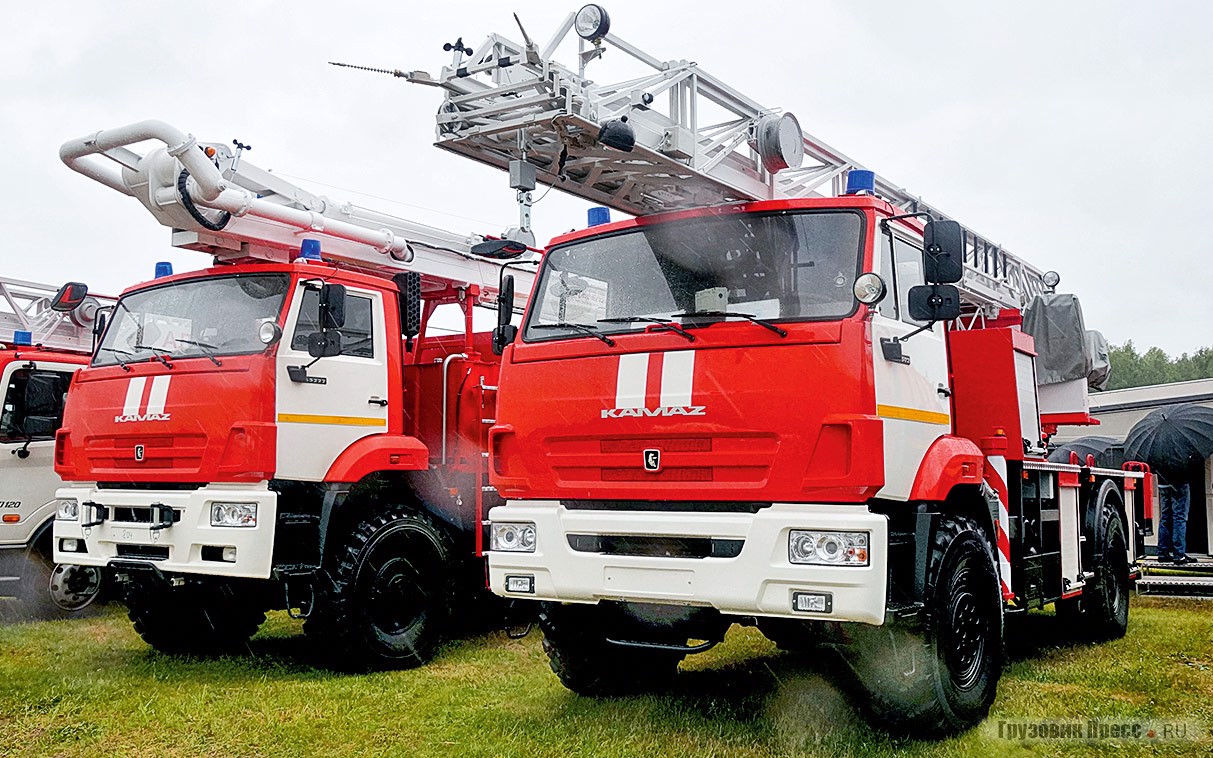 Торжокская «Пожтехника» представила полноприводные машины, разработанные в 2017 году: модернизированную пожарную автолестницу [b]АЛ-30 (КАМАЗ-43502)[/b] и пожарный пеноподъёмник [b]ППП-37 (КАМАЗ-65222)[/b]