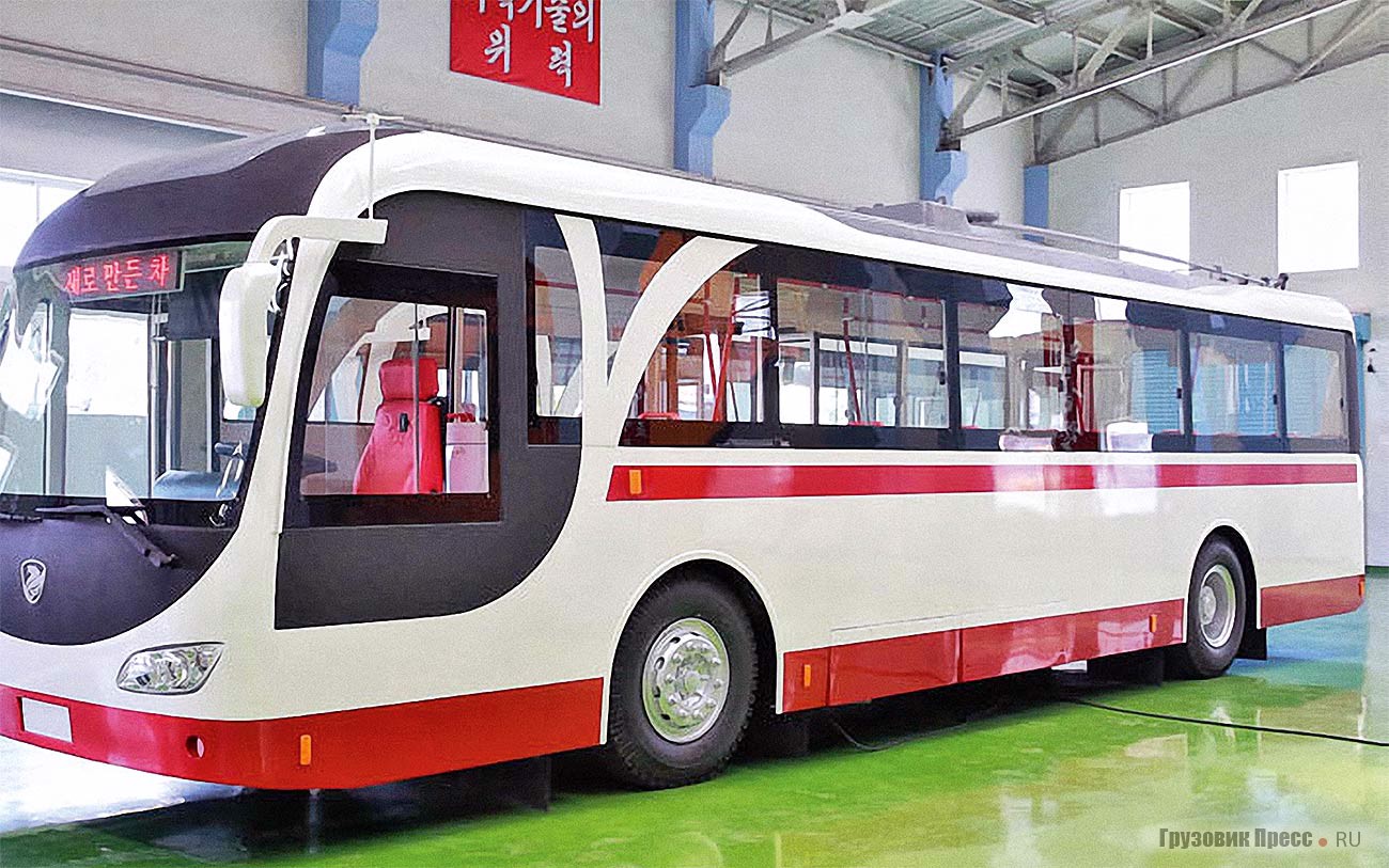Модернизированный троллейбус Chollima, представленный в августе 2018-го, заметно отличается от моделей, представленных в начале года