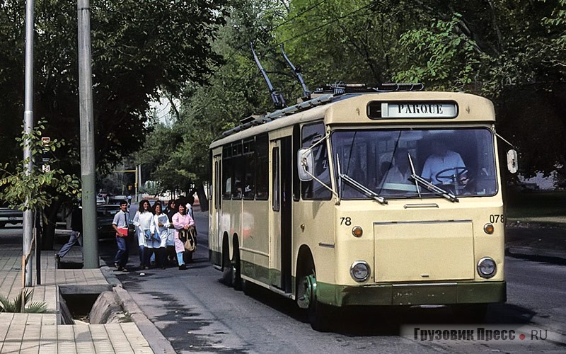 В 1988 г. в немецком Золингене было закуплено 78 троллейбусов Krupp TS-3, которые были изготовлены в 1968–1974 гг. Они работали в Мендосе до 2009 г. Один из них сегодня готов к отправке обратно в Германию, где его передадут в музей
