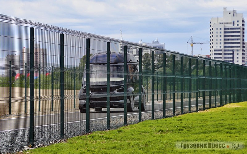 Для первого публичного теста была оборудована специальная трасса