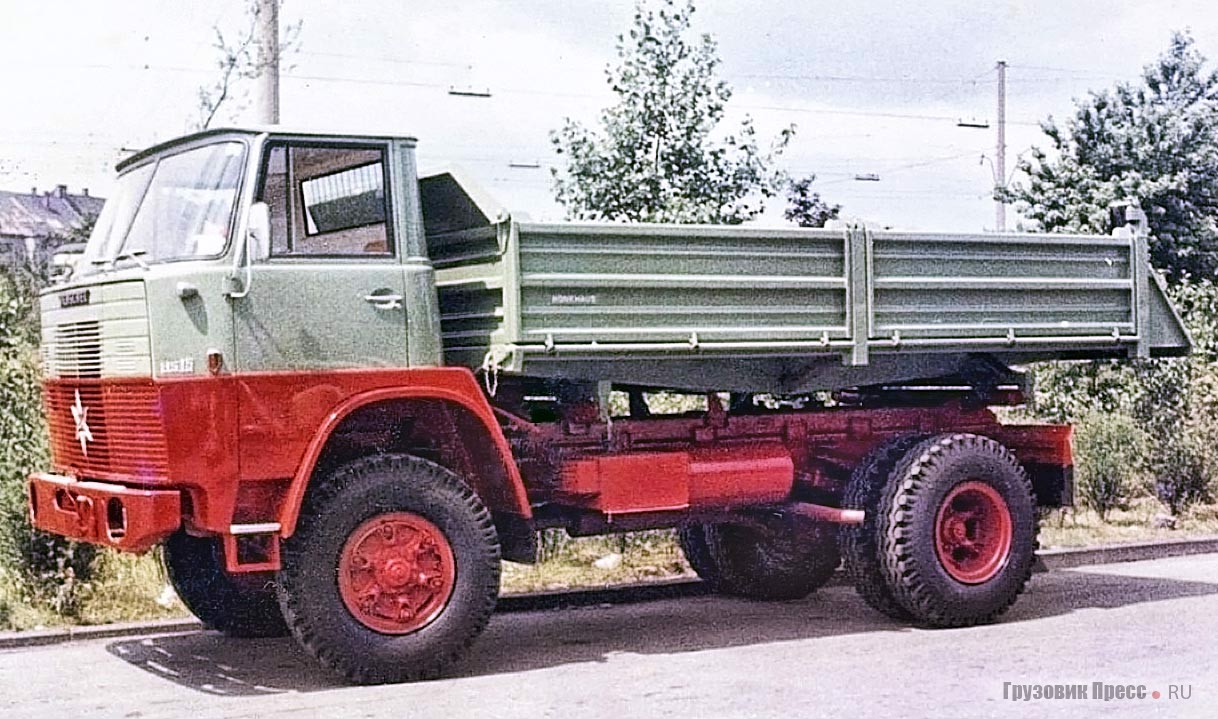 Немецкую традицию выкрашивать шасси грузовиков в красный цвет Лепуа развил, стал автором темы «двухцветных» грузовиков. На снимке – Henschel HS-15 (1961–1967 гг.)