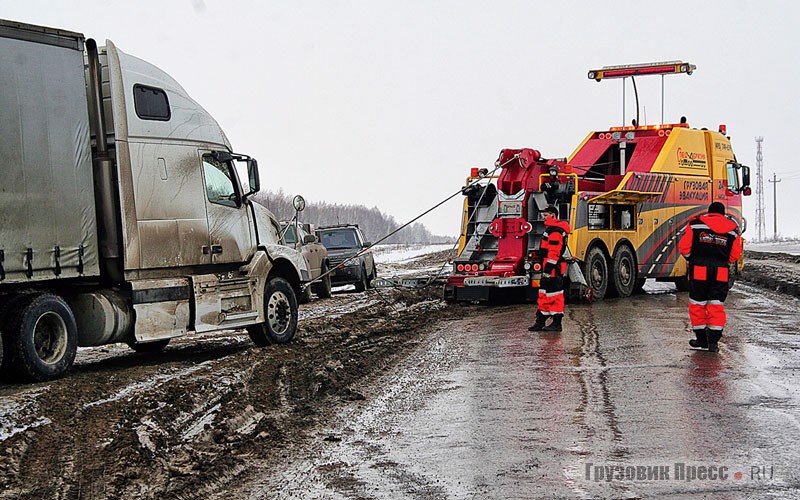 Вызволение из снежного плена Volvo VNL