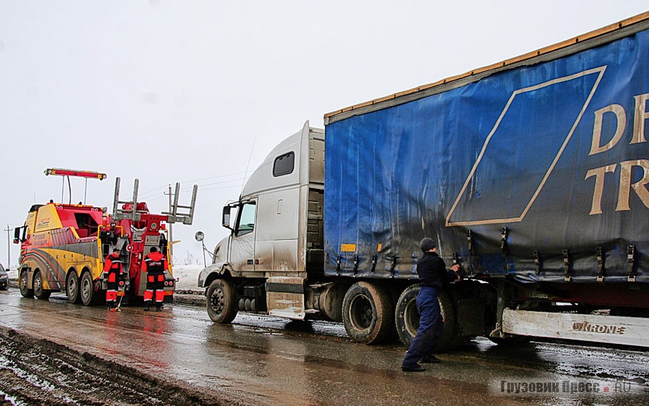 Вызволение из снежного плена Volvo VNL