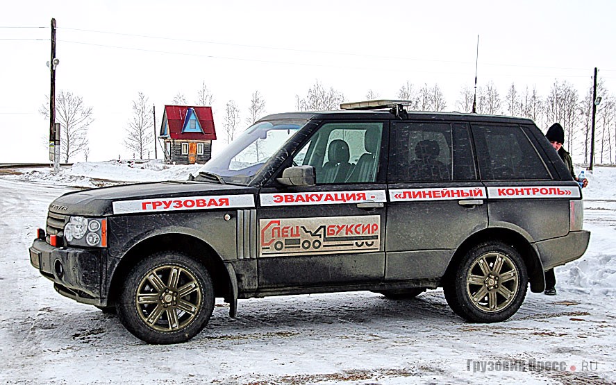 Автомобиль сопровождения – серийный автомобиль Range Rover с бортовой маркировкой и проблесковыми маячками оранжевого цвета