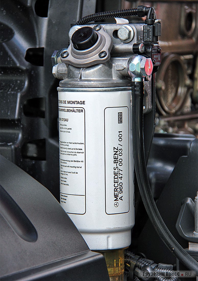 Вручную подкачать топливо после замены фильтра можно кнопкой прямо на его корпусной детали, подкачать топливо можно и на фильтре-сепараторе, который, естественно, с подогревом