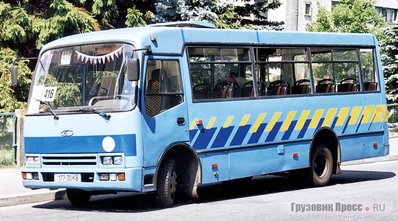 Один из первых трёх автобусов [b]«Богдан А-091»[/b], выпущенных в 1998 г. в Черкассах. В отличие от автобусов, собранных во Львове АО «Укравтобуспром», А-091, изготовленный в Черкассах, снабжён водительской дверью