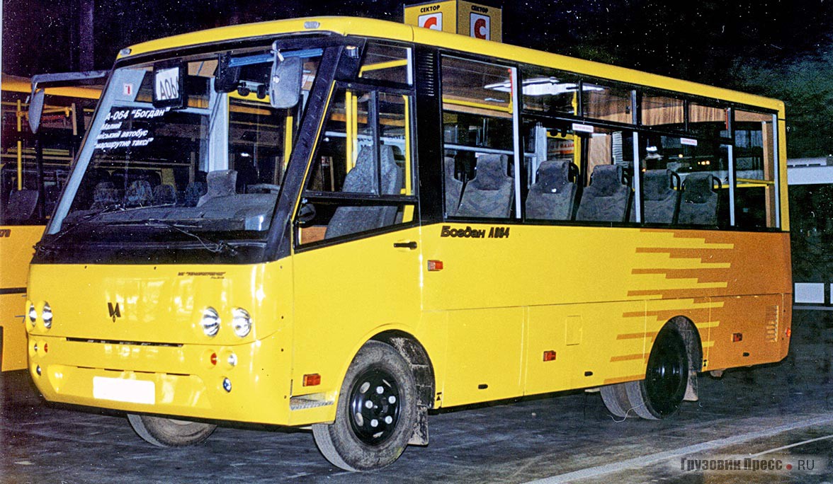 [b]«Богдан A-064»[/b] был изготовлен в декабре 2003 г. и впервые представлен широкой публике на выставке «Автобус-2004». Малый городской автобус создан специально для работы в режиме маршрутного такси. Салон этого автобуса оснащён 14 местами и вмещал 41 пассажира