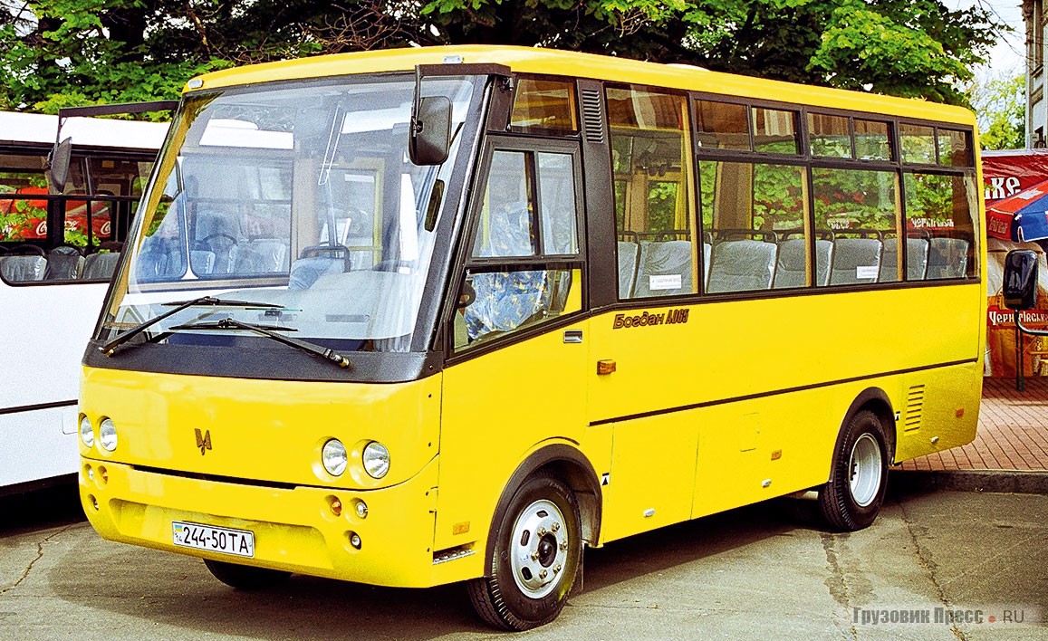 Компактный [b]«Богдан A-065»[/b] – очередная совместная разработка с АО «Укравтобуспром». Автобус был концептуально разработан для эксплуатации в режиме маршрутного такси и приспособлен для перевозки только сидящих пассажиров. По своим параметрам он значительно легче и дешевле массовых автобусов А-091 и А-092, А-065 был представлен в 2004 г. Серийно микроавтобус не выпускали