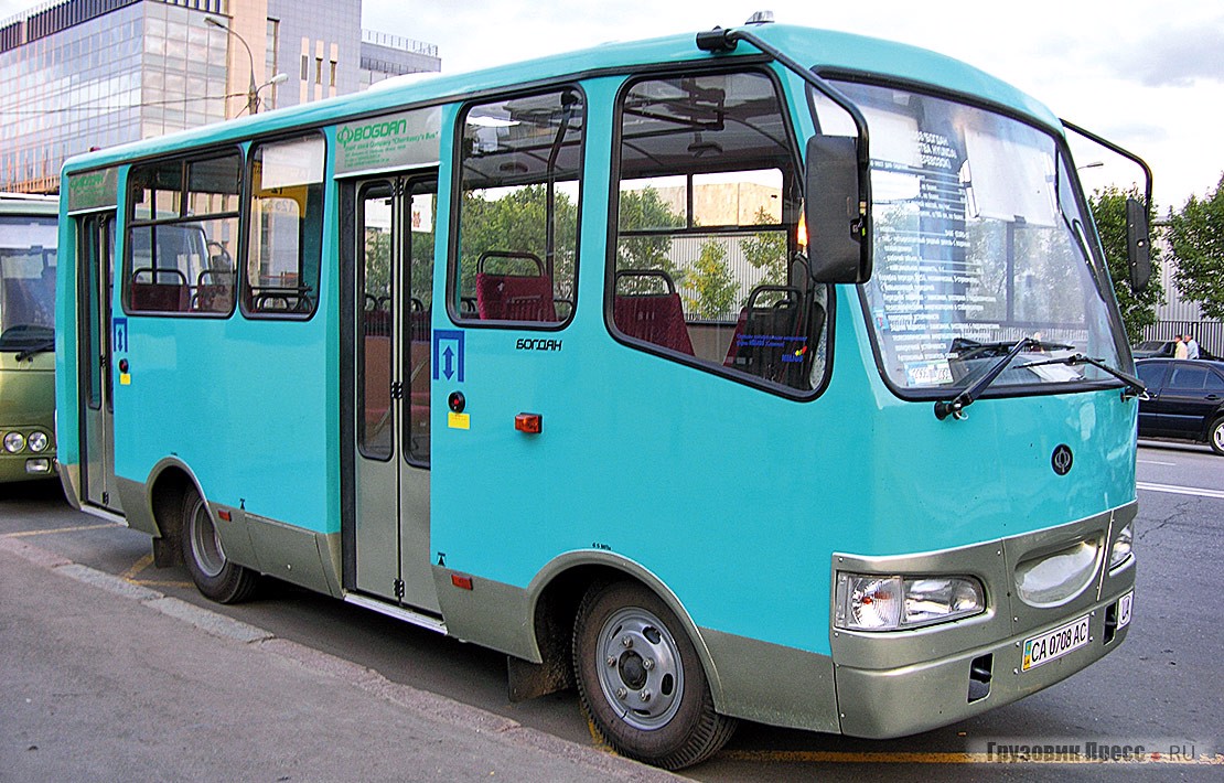 Автобус особо малого класса [b]«Богдан А-068»[/b], который был агрегатирован дизельным двигателем Hyundai D4AF и представлен в Москве на выставке МИМС-2005