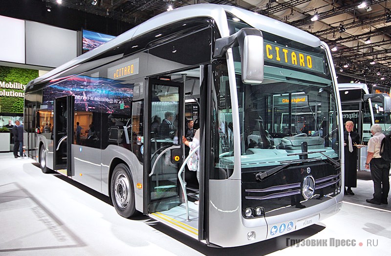 Большая надежда всех немецких городов – полностью электрический городской автобус Mercedes-Benz eCitaro. Благодаря ёмкости аккумулятора 243 кВт·ч, он способен от одной полуторачасовой зарядки проехать до 200 км с 88 пассажирами на борту