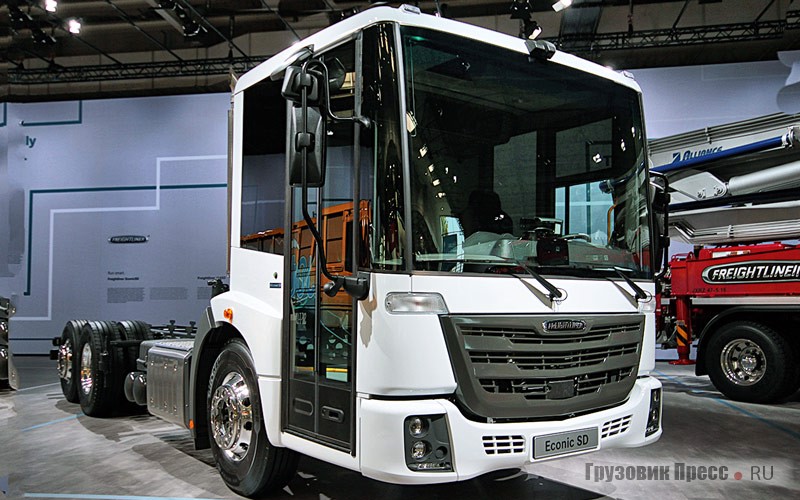 Коммунальное шасси Freightliner Econic SD для североамериканского рынка оснащается двигателем Detroit Diesel мощностью 350 л.с. и автоматической трансмиссией Allison