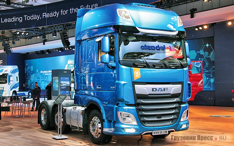 Тягач DAF XF 530 с колёсной формулой 6x2 и кабиной Super Space Cab