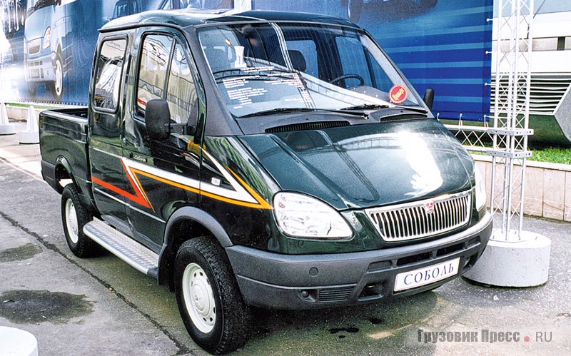 Модификация с полуторной двухрядной кабиной обозначалась ГАЗ-231079 и получила имя собственное «Динго». Её показали на Московском автосалоне 2000 года. В производство она не пошла