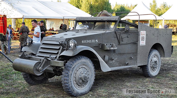 [b]Лёгкий многоцелевой бронетранспортёр M3A1 Scout Car[/b] компании White активно использовался во Второй мировой войне в качестве разведывательно-дозорной машины. Эти машины успели поучаствовать в Арабо-израильской войне 1948–1949 гг., затем в Алжире 1954–1962 гг. и даже в Кубинской революции 1956–1959 гг.