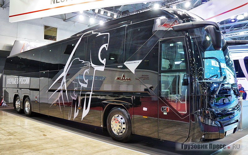 Самый шикарный и дорогой автобус выставки, Neoplan Tourliner L (P22) продан за 26 200 000 руб.