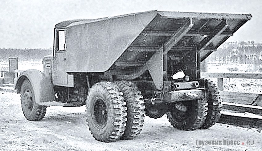 Бетоновоз на базе позднего МАЗ-205 конструкции «БратскГЭСстроя» на испытаниях, вид слева сзади. г. Братск, 1963 г.