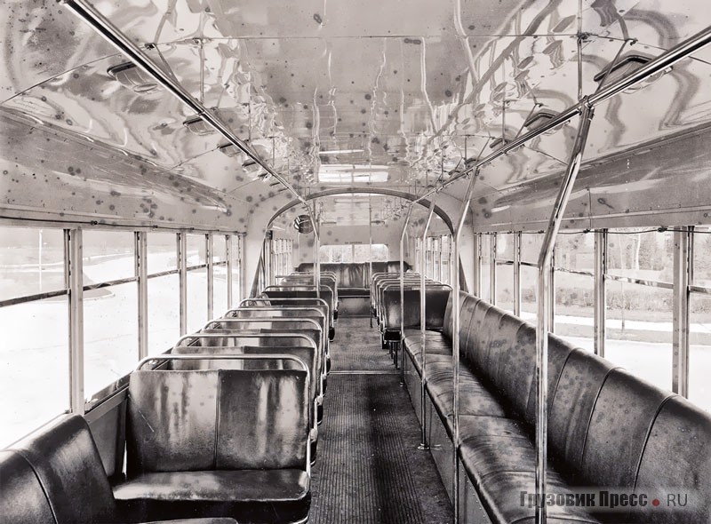 Салон автобуса Twin Coach Model 58RDE Super Twin