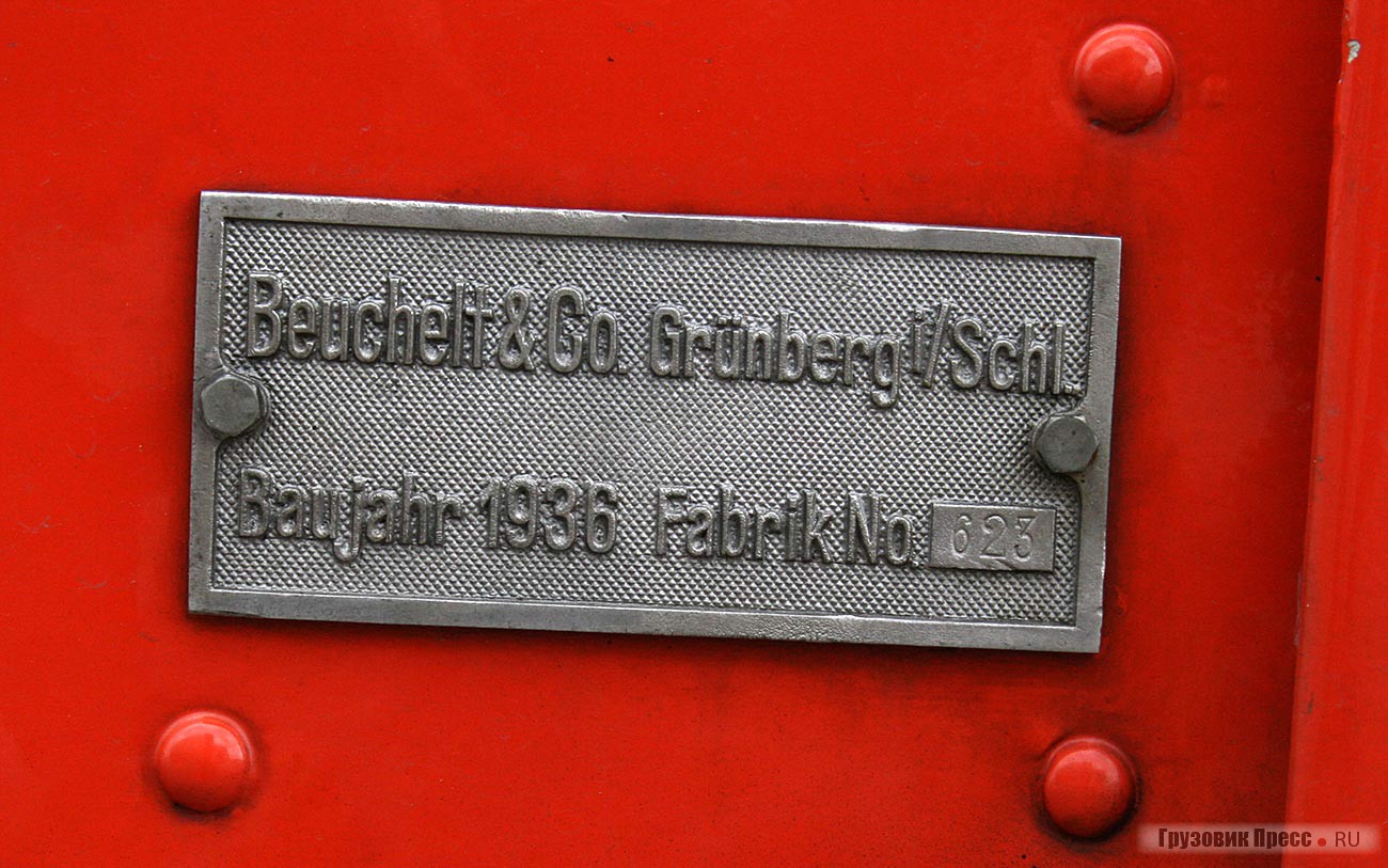 22-местный [b]автобус 1936 г. MAN Omnibus Z1[/b] почтового ведомства Германии Deutsche Reichpost с цельнометаллическим кузовом создан на шасси грузовика. Под капотом устанавливали 6-цилиндровый двигатель, развивавший 80 л.с. Снаряженная масса автобуса сравнима с «Валдаем» – 4968 кг