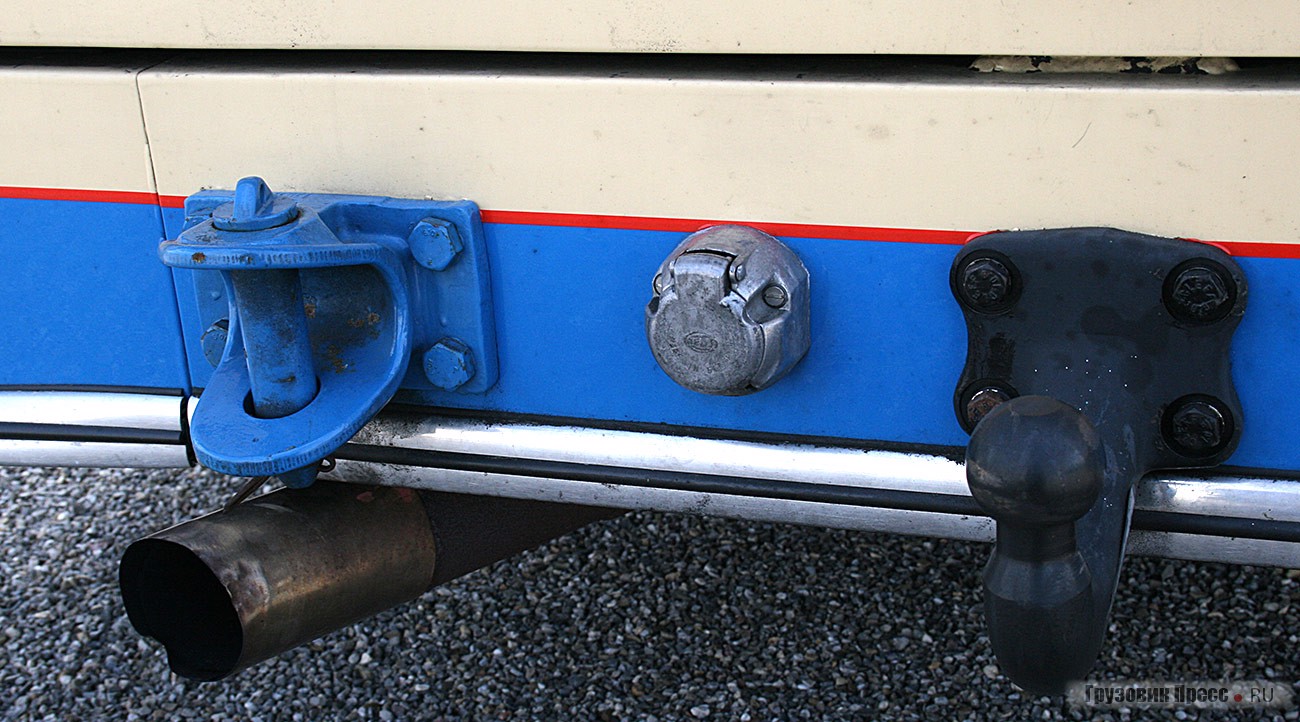 [b]Neoplan Cityliner N116[/b] – первый суперхохдекер в Европе. На туристский лайнер полной массой 11,9 т устанавливали 6-цилиндровый двигатель Henschel рабочим объемом 11 940 см[sup]3[/sup] и мощностью 230 л.с. Габаритные размеры 12 000х2500х3460 мм. Лайнер серийно выпускали с 1971 г., он был флагманом многих транспортных операторов Европы. Данный экземпляр принадлежал фирме Bröskamp из Харзевинкеля