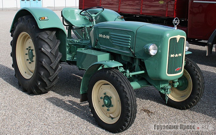 Компания MAN выпускала тракторы [b]Farm Tractor 2 R 3[/b] в Нюрнберге с 1938 г. и с 1955 по 1963 гг. в Мюнхене/ Карлсфельде. Данная модель 1961 г. снаряженной массой 2350 кг оснащалась 4-цилиндровым дизельным двигателем мощностью 50 л.с.