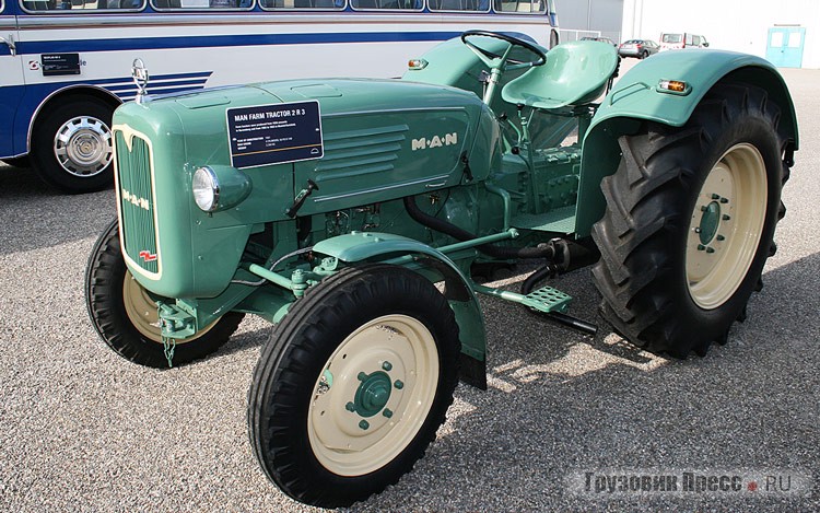 Компания MAN выпускала тракторы [b]Farm Tractor 2 R 3[/b] в Нюрнберге с 1938 г. и с 1955 по 1963 гг. в Мюнхене/ Карлсфельде. Данная модель 1961 г. снаряженной массой 2350 кг оснащалась 4-цилиндровым дизельным двигателем мощностью 50 л.с.