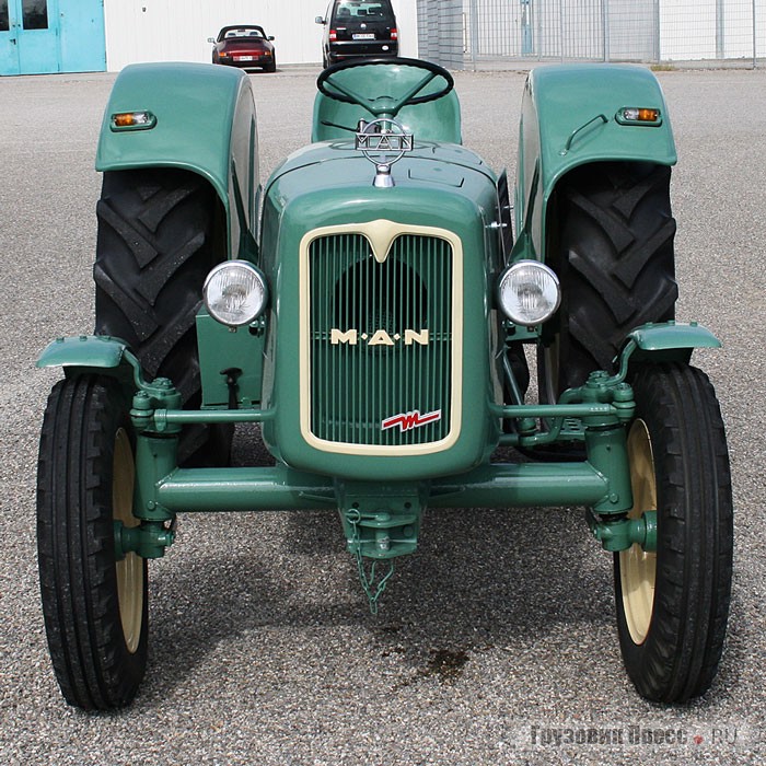 Компания MAN выпускала тракторы [b]Farm Tractor 2 R 3[/b] в Нюрнберге с 1938 г. и с 1955 по 1963 гг. в Мюнхене/ Карлсфельде. Данная модель 1961 г. снаряженной массой 2350 кг оснащалась 4-цилиндровым дизельным двигателем мощностью 50 л.с.