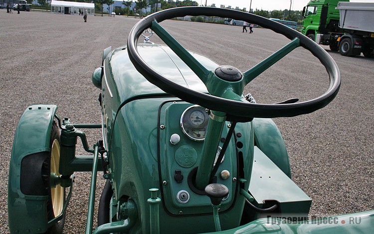 Компания MAN выпускала тракторы [b]Farm Tractor 2 R 3[/b] в Нюрнберге с 1938 г. и с 1955 по 1963 гг. в Мюнхене/ Карлсфельде. Данная модель 1961 г. снаряженной массой 2350 кг оснащалась 4-цилиндровым дизельным двигателем мощностью 50 л.с.