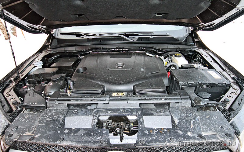 На пикапе Mercedes-Benz X350d 4MATIC установлен 3-литровый 6-цилиндровый турбодизель OM 642 LS DE 30 LA (Euro 6)