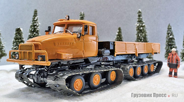 Гусеничный снегоболотоходный транспортёр «Урал-5920»