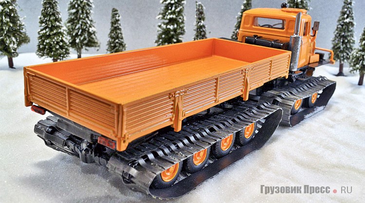Гусеничный снегоболотоходный транспортёр «Урал-5920»