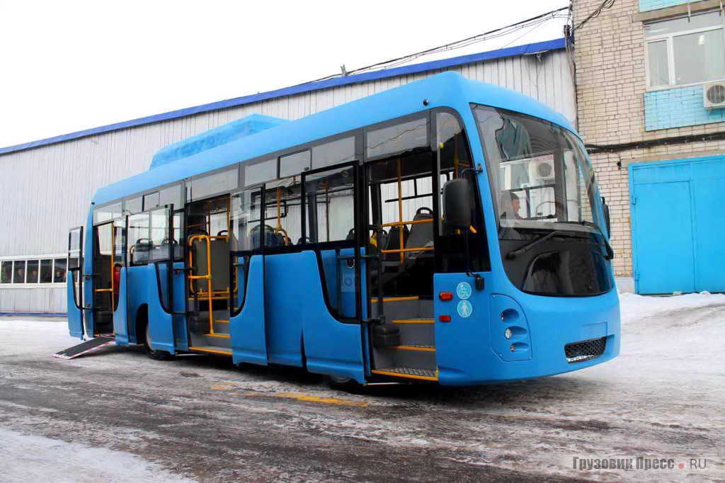 Городской полунизкопольный автобус. Формула дверей - 1-2-2, тип привода – прислонно-сдвижной